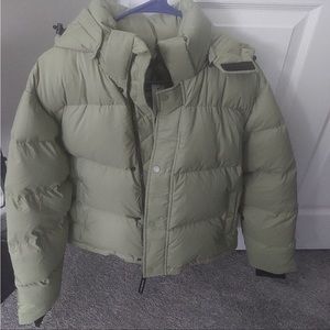 Aritzia TNA Superpuff Shorty Size S